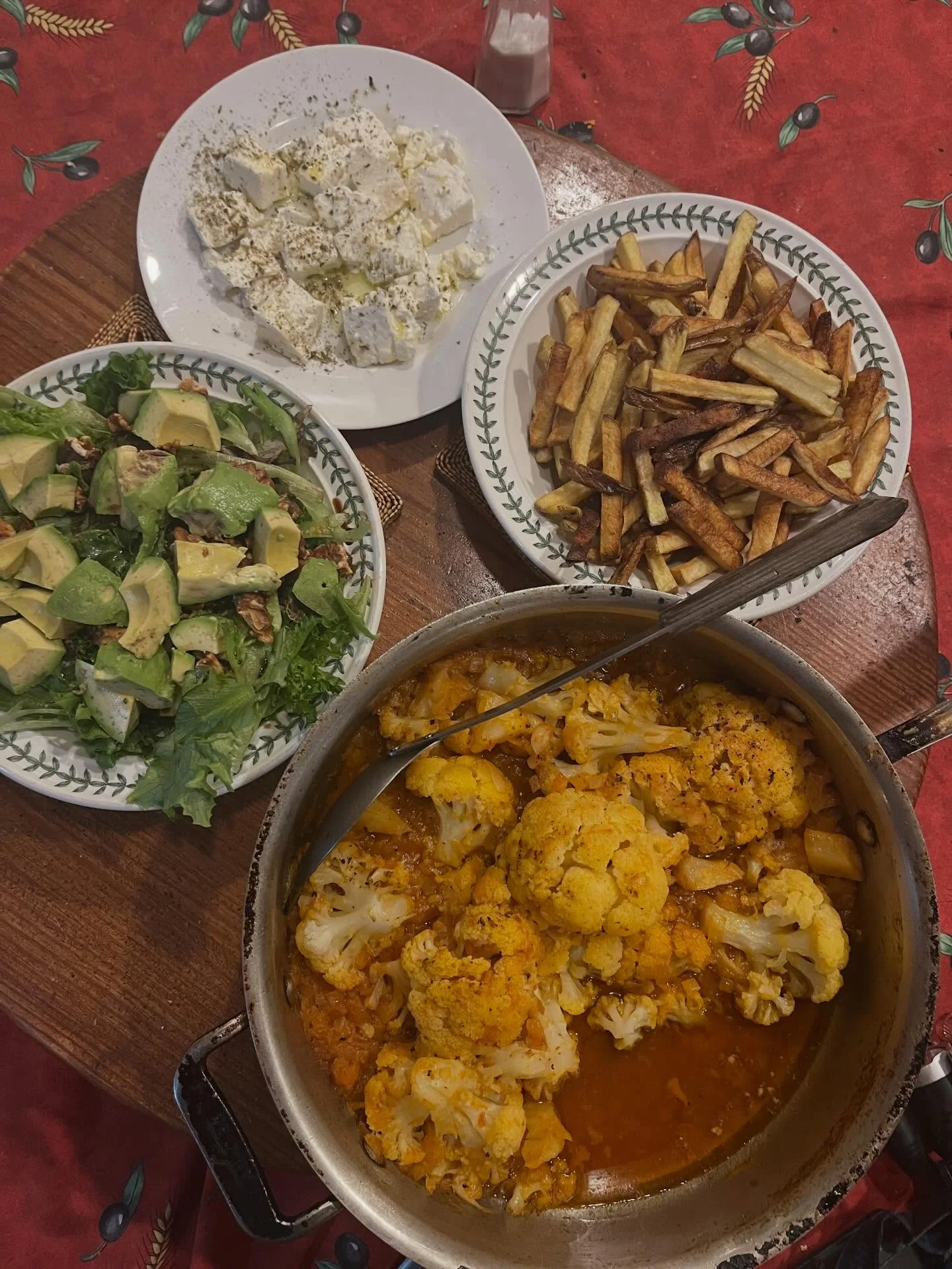 Cauliflower with Tomatoes (Kounoupidi Kapama)